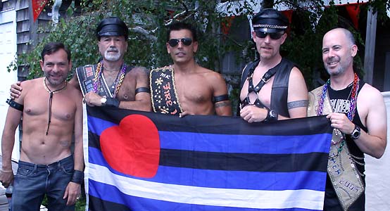 Leather contingent aasembles - photo by Koitz